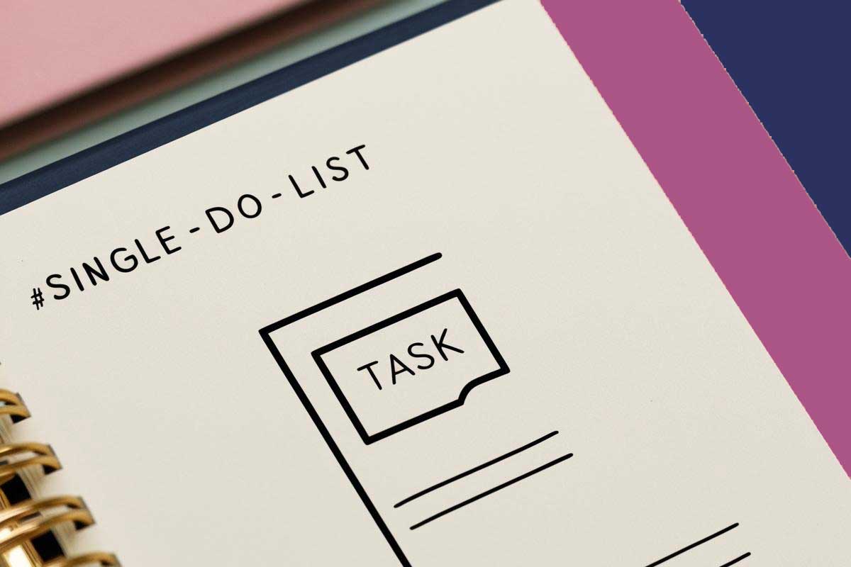 Jak pracować, gdy życie „sypie się” na głowę? – Migrena, dzieci w domu i inne niespodzianki